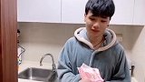 我要是说天气太冷了，说话嘴里冒热气，她能信吗？