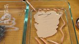 用灰色与米黄色化妆品给水晶泥染色，无硼砂，你更喜欢哪一个