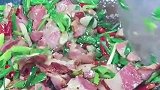 农家自制的腊肉，坦白说还是要少吃一点，因为吃多了肚子很撑！