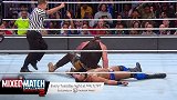 WWE-18年-五分钟看完混双赛第七周 狐狸姐“胸袭”人间怪兽-精华