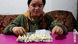 苗大姐回家太晚吃饺子，二元一斤琵琶和杏子吃到撑，好睡觉
