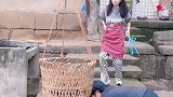 大妈自制甩干机甩衣服，直接把洗衣机厂干关闭