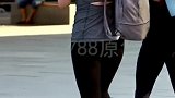 三里屯街拍：健身背心搭配瑜伽裤格外好看又实用