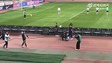 1-1战平西海岸！赛后谢场时，有泰山球迷在看台高喊“韩鹏下课”