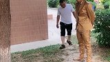 哎呀妈呀，这居然是个活人！