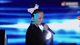张韶涵唱《隐形的翅膀》开口跪，与粉丝互动台下却鸦雀无声显尴尬
