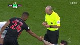 第63分钟哈德斯菲尔德球员穆涅黄牌