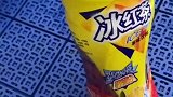 男子打篮球买了大爷的水，休息时一看全部都是盗版
