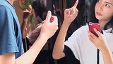 小姐姐简直太酷了，一个动作真吸睛，网友糟糕，是心动的感觉