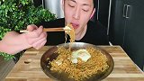 Dongdigity吃面条啦！分量有点儿吃不够啊！