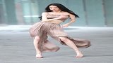 这位小姐姐最近很火呀，网友们都是这种品味吗