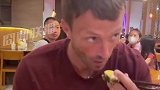 为什么要看着他欺骗自己