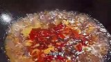 大厨教你红烧鲫鱼的家常做法，鱼肉鲜嫩入味，一点腥味都没有