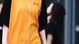 街拍小姐姐，清凉时尚的搭配，看着真的让人很舒服啊！