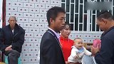 贵州小伙结婚，新娘带着孩子出嫁，新郎心是真大，还笑呵呵的！
