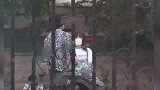 贾乃亮李小璐离婚后首同框 陪甜馨玩耍还愉快聊天