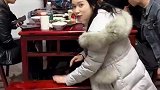第一次去她家吃饭，因为有事耽误了