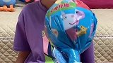 哇塞，这大棒棒糖里面有好多根小棒棒糖啊