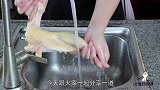 客家人荷叶蒸鸡的做法，鸡肉嫩滑，还伴随着淡淡的荷香味太好吃了