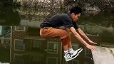 小伙子跳远结局很意外