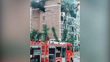 河北一居民楼燃气泄漏爆炸 邻居：一声巨响后整个大楼开始摇晃
