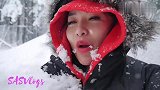 微笑姐雪地里吃泡面，身后的雪景太美，这样吃饭真带劲