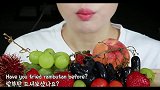 女生就是应该多吃水果呀，水灵灵的水果看着就很养肤