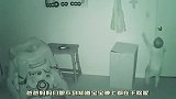 黑夜里摄像镜头下，去看宝宝睡醒后将要做什么……