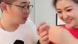儿子，我给你妈买的项链呢旁边儿媳瞬间尴尬