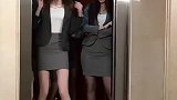 被玩坏的电梯,结果妹子尴尬了吧