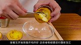 小哥吃肯德基套餐，鸡腿一口一个真过瘾，汉堡鸡翅配芝士锅吃不停