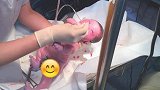 直击，剖腹产宝宝出生那一刻，医生一手托屁股一手拽腿好轻松