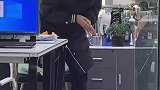 这橘子有毒不能吃，别人一片好意啊