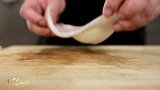 名厨出动-20170207-名厨教你做“铁板海鲜薄饼”