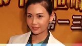 邱淑贞和大女儿开心逛街吃饭，沈月完美的继承了妈妈的气质与美貌