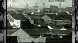 约翰马吉拍到为数不多的南京沦陷前的珍贵录像，把人民三面包围