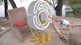 小伙用玩具98K钓鱼摔骨折，想一妙计用拐杖钓鱼