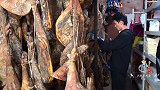 小伙防止火腿生虫，用面粉糊火腿裂缝，还是白费了力气