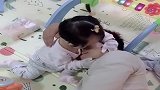 爸爸一回家，就被小女儿狂“啃”，真羡慕啊