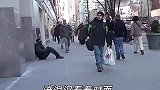 或许只有淋过雨的人，才会替他人打伞