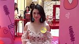 洪欣罕见穿露脐装跳舞，却意外曝光了蕾丝边