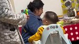 爷爷高兴得跟孙子似的