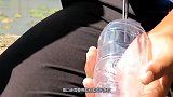 农村小伙自制环形水笼，往河水中一插，鱼儿接连顺着水管钻进去