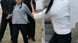 大姐身受重伤，还能干掉敌人啊