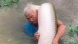 大爷钓鱼技术高超