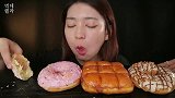 美女试吃甜甜圈（咸焦糖、咸焦糖花生、粉色糖釉口味）