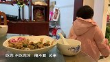 下雪天太冷，小松来县城接送优优上学，让媳妇一觉睡到晌午