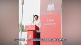 王宝强回乡做公益满面春风，反观马蓉晒自拍泪眼婆娑，太心疼了