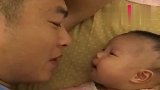 女儿一百天的时候，就急着跟爸爸聊天，不愧是爸爸的小情人