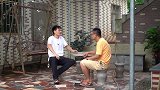 小伙借钱给兄弟，可是当他有困难需要钱时，兄弟的态度让人心寒
